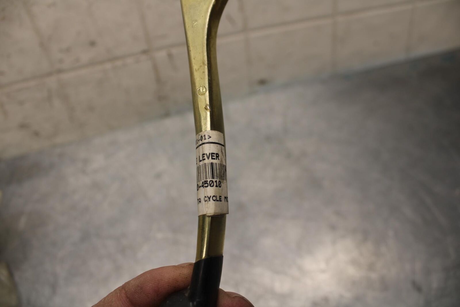 1975 Suzuki GT750  RIGHT CLIPON HANDLEBAR BRAKE LEVER 57420-45010 BB37
