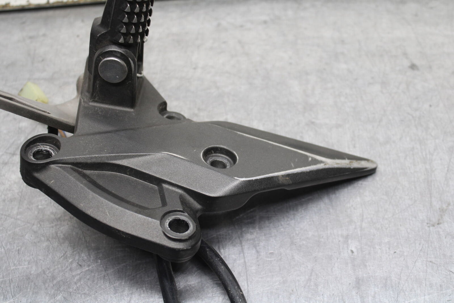 12-13 KAWASAKI Z1000 RIGHT REARSET REAR SET DRIVER FOOT PEG REST STOP BB743