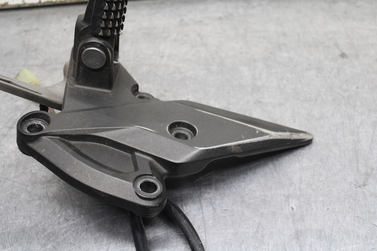 12-13 KAWASAKI Z1000 RIGHT REARSET REAR SET DRIVER FOOT PEG REST STOP BB743