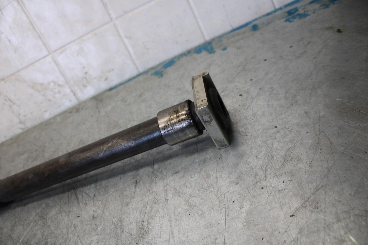 04-06 YAMAHA YZF R1 REAR AXLE BACK WHEEL RIM PIVOT BOLT AXEL BB432