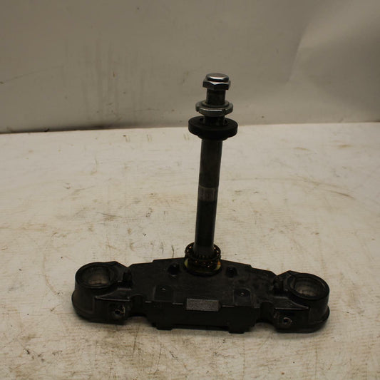 05-09 SUZUKI BOULEVARD C90 FRONT FORKS CLAMP LOWER TRIPLE TREE STEM BB357