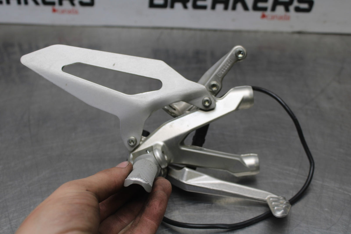 16 DUCATI 959 PANIGALE RIGHT REARSET REAR SET DRIVER FOOT PEG REST STOP BB912