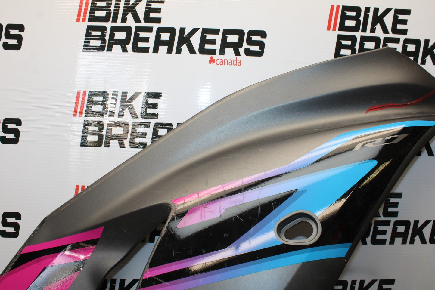 22-25 YAMAHA YZF R7 RIGHT MID UPPER SIDE FAIRING COWL BB182
