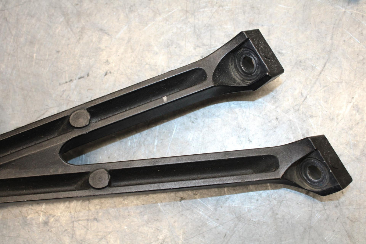 11-23 SUZUKI GSXR 750 REAR BACK PASSENGER PEG SET PAIR BB54