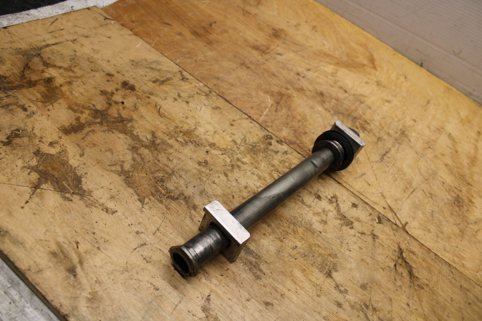 07-08 YAMAHA YZF R1 REAR AXLE BACK WHEEL RIM PIVOT BOLT AXEL BB333 ...