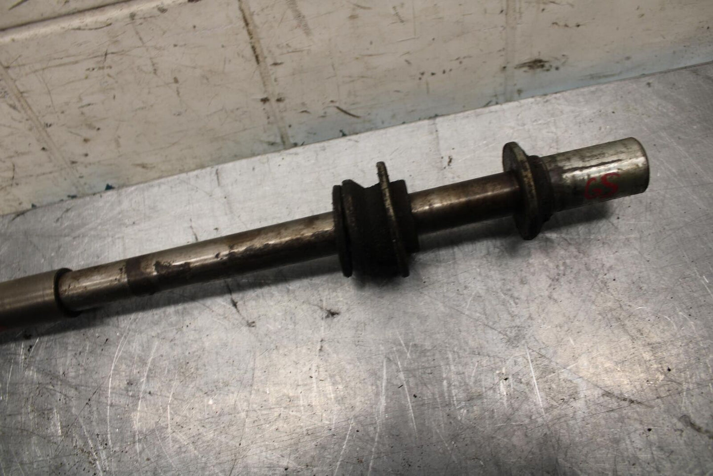 82-83 SUZUKI GS1100GL REAR AXLE BACK WHEEL RIM PIVOT BOLT AXEL BB30