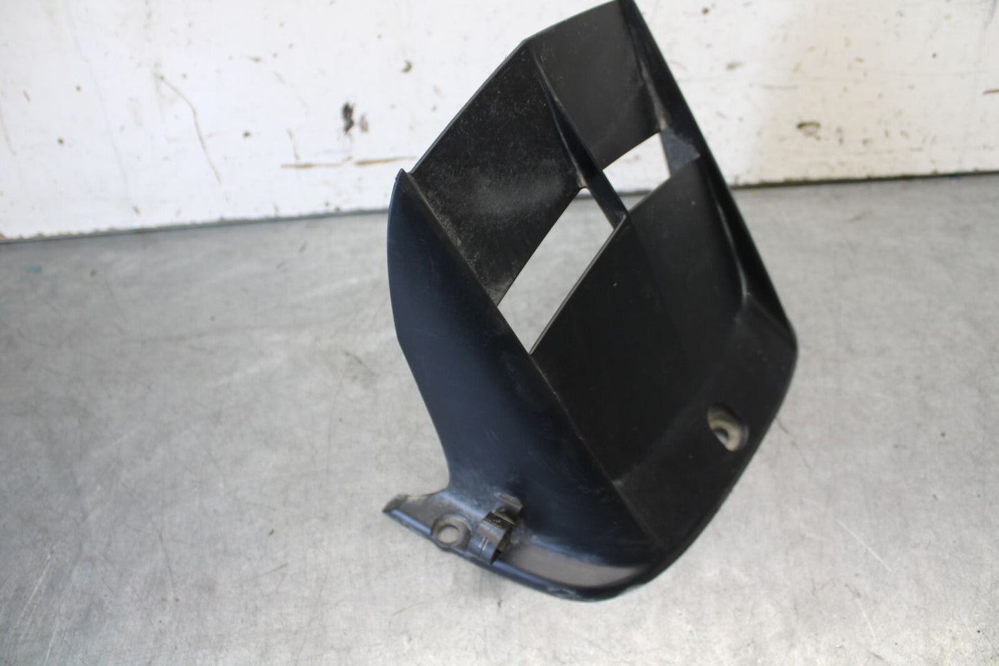 08-16 YAMAHA YZF R6 REAR BACK WHEEL TIRE HUGGER FENDER 2C0-21650-00-00 BB665