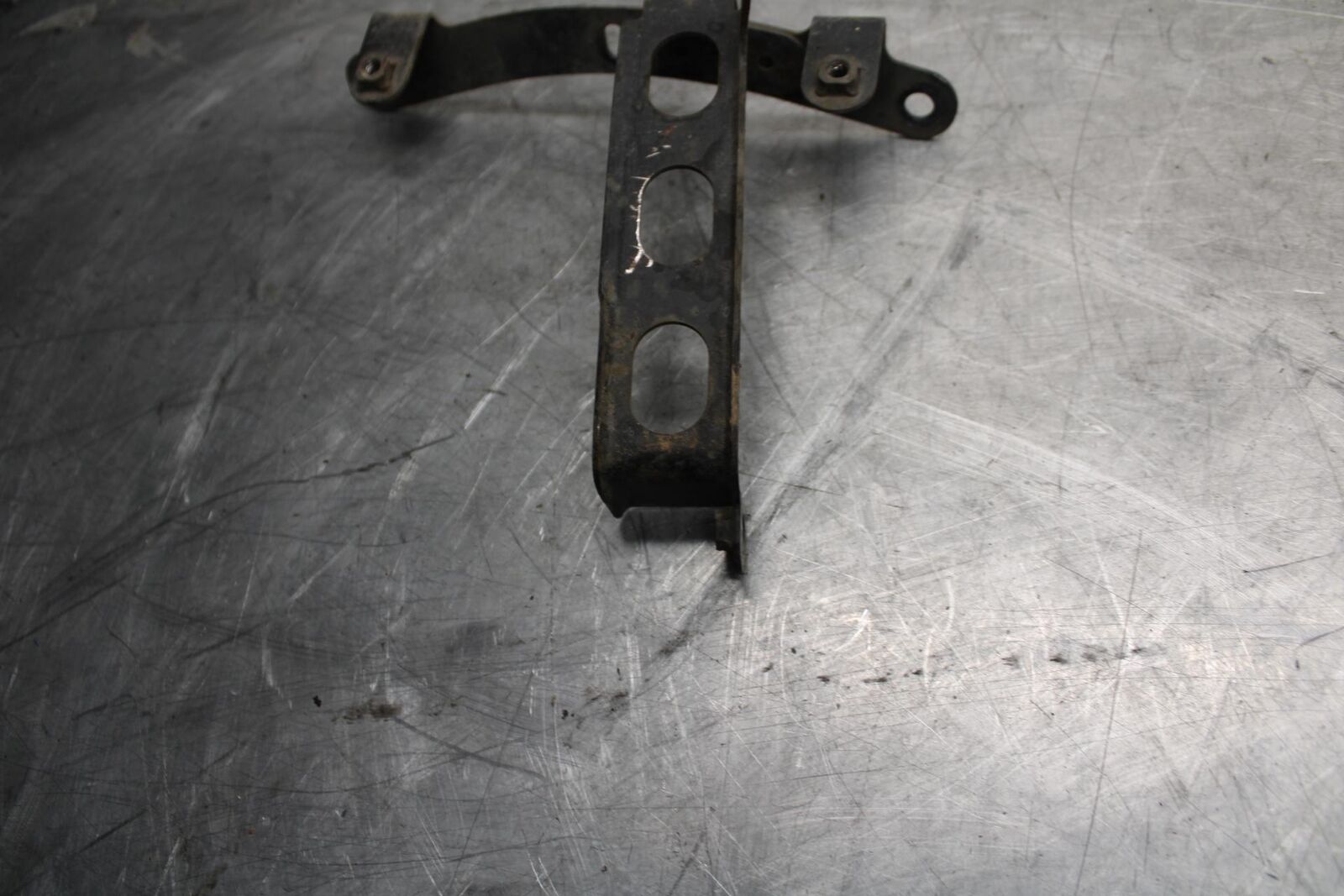 2008 Suzuki GSXR1000 OIL COOLER MOUNTING BRACKET MOUNT SUPPORT BB519