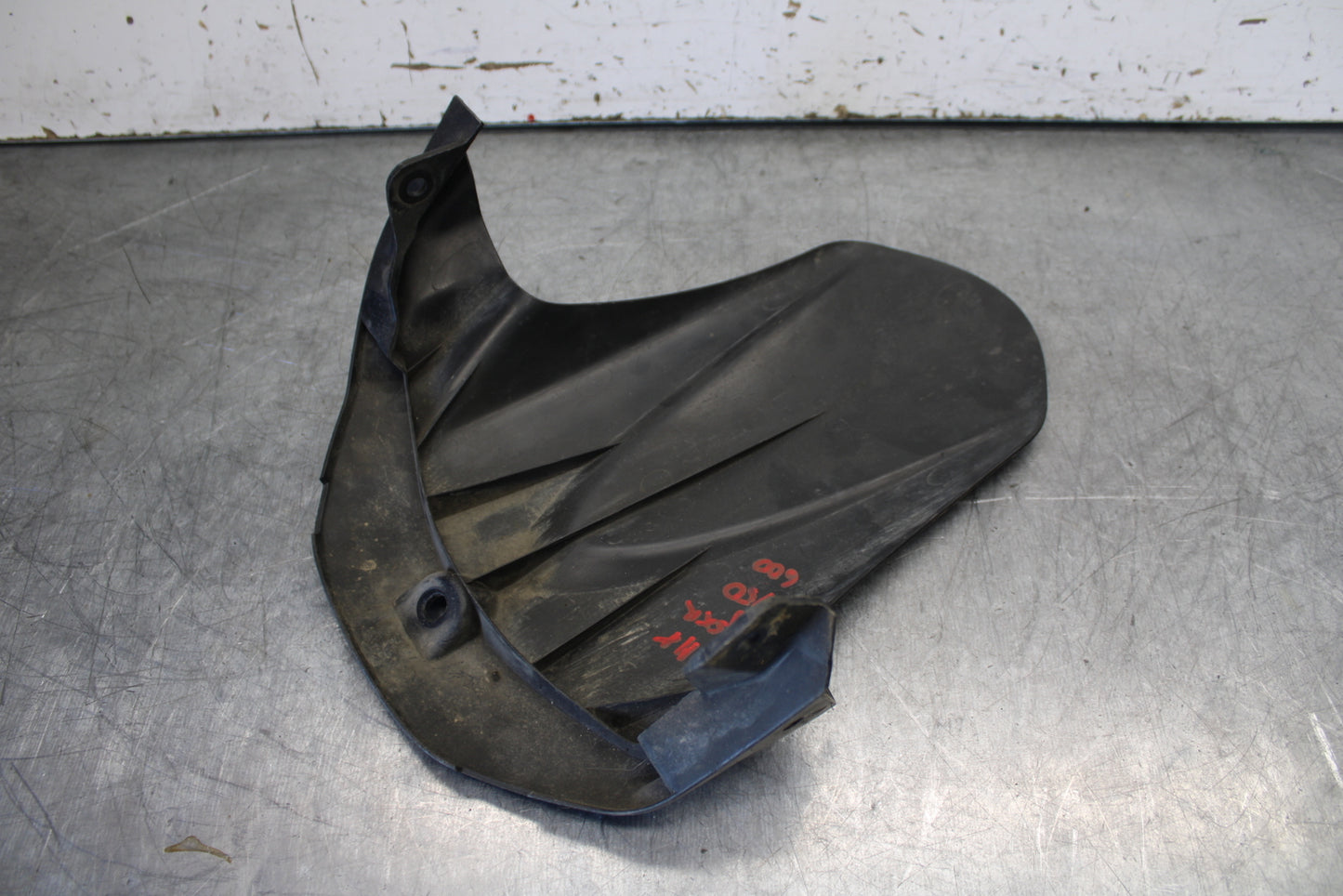 11-24 SUZUKI GSXR  600 750 REAR BACK WHEEL TIRE HUGGER FENDER BB95