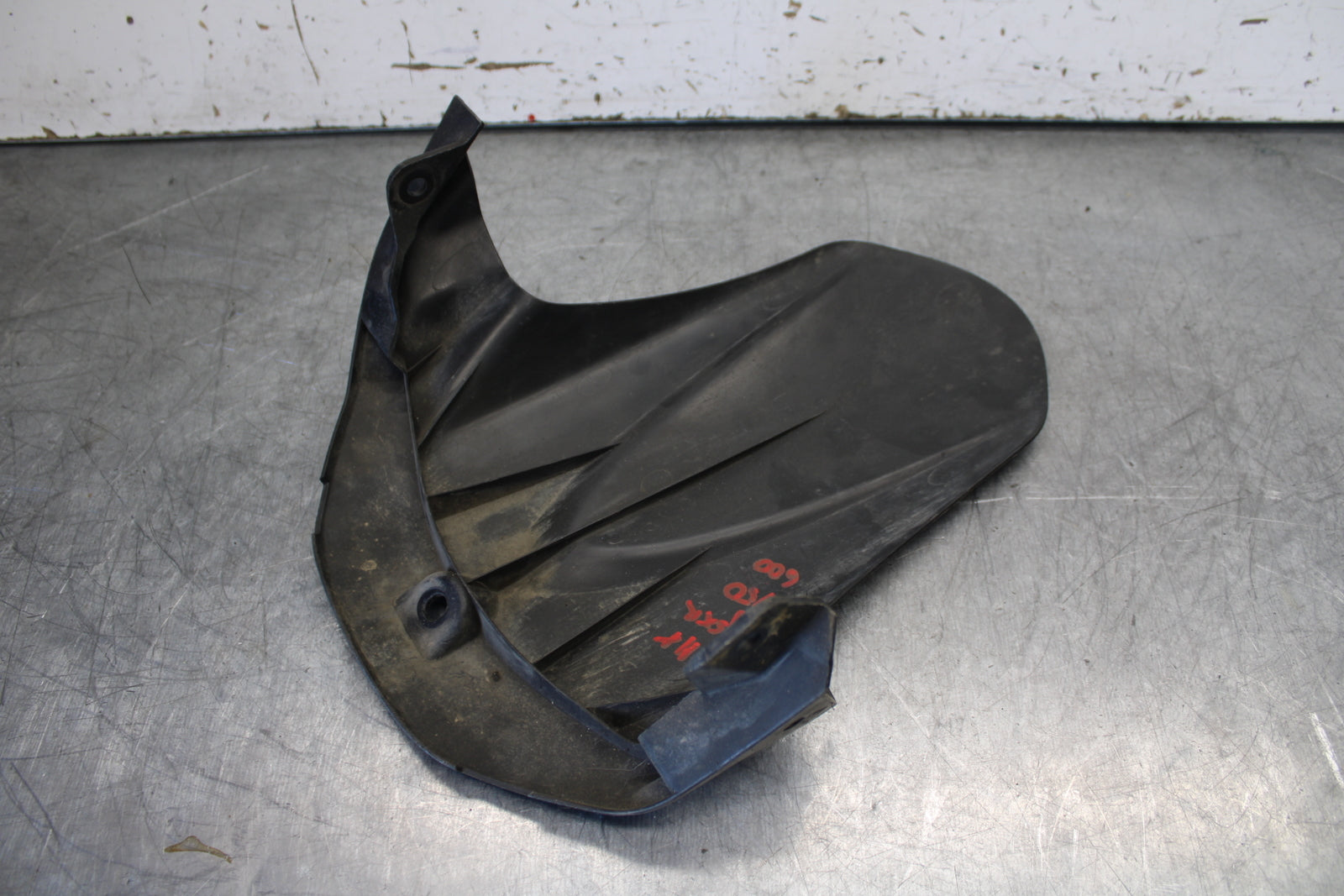 11-24 SUZUKI GSXR  600 750 REAR BACK WHEEL TIRE HUGGER FENDER BB95