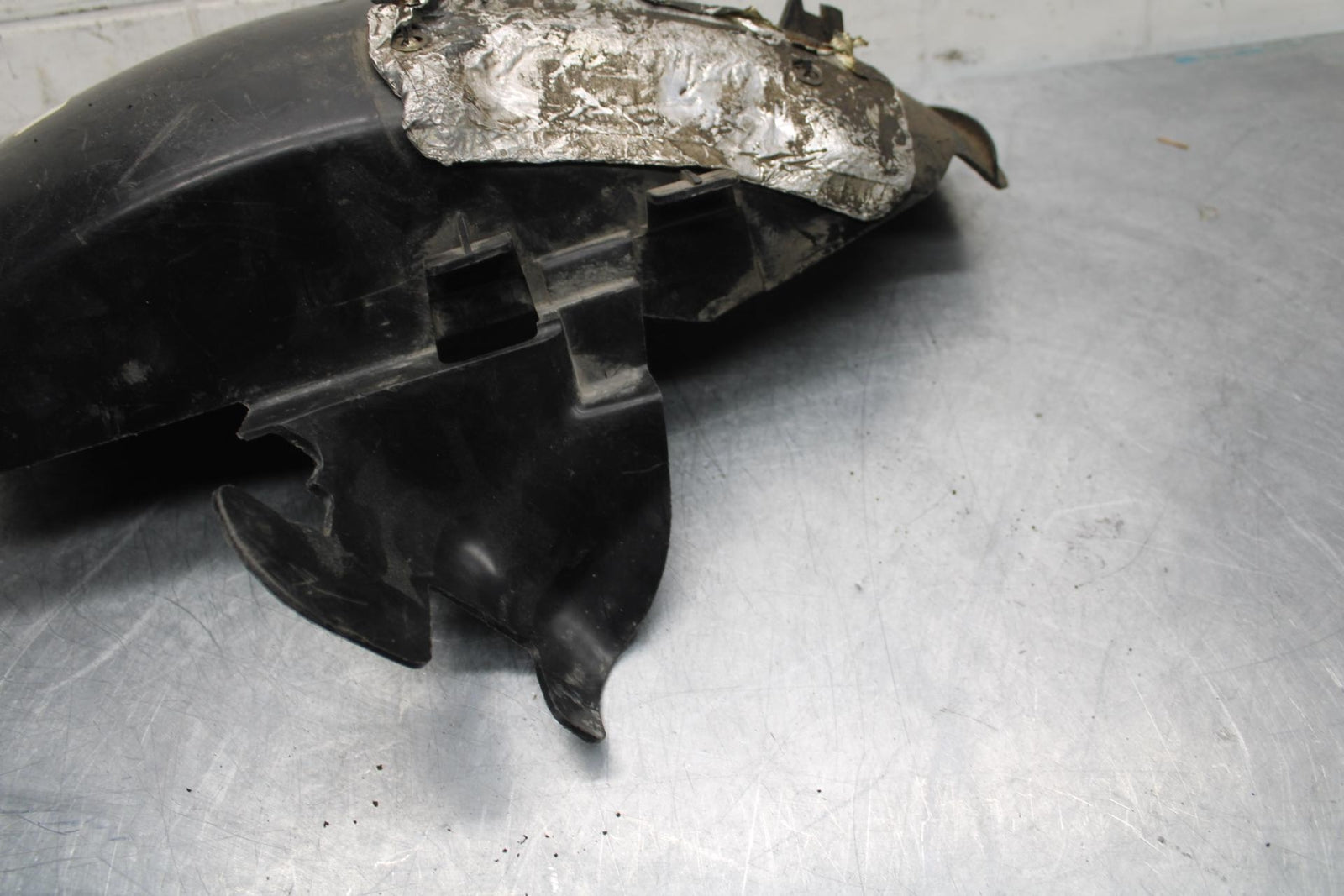 85-88 HONDA NS400R NC19 NSR400 NS400RG INNER REAR BACK FENDER MUD GUARD BB32