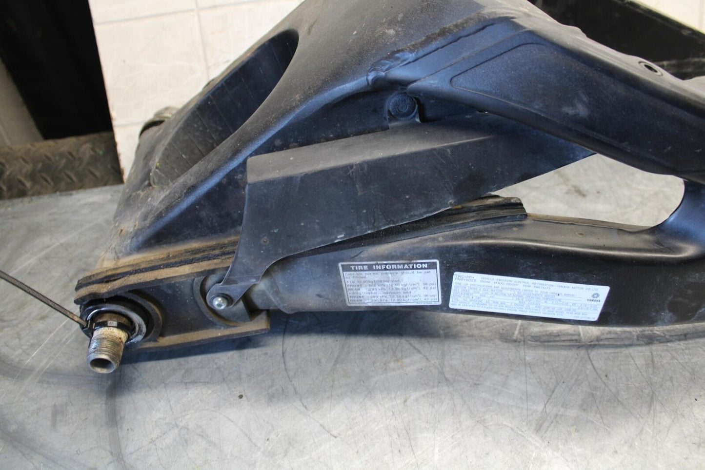 2009 Yamaha YZF R6 REAR SWINGARM BACK SUSPENSION SWING ARM 13S-22110-00-00 BB532