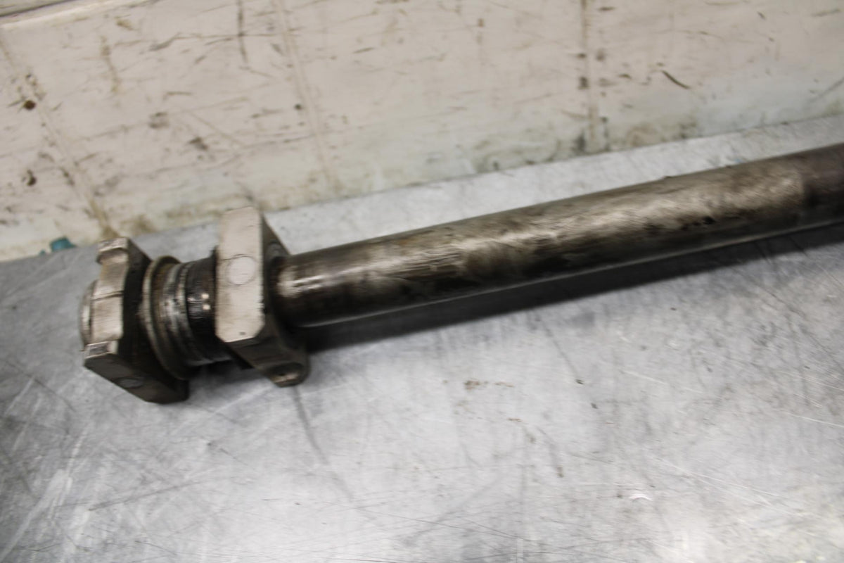 05-06 HONDA CBR600RR REAR AXLE  WHEEL RIM PIVOT BOLT AXEL 42301-MEE-D00 BB479