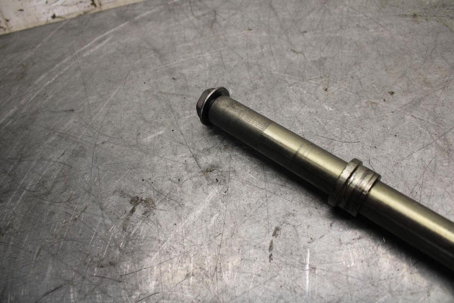 2013 Yamaha YZF R1 FRONT WHEEL RIM AXLE PIVOT BOLT 2C0-25181-00-00 BB507