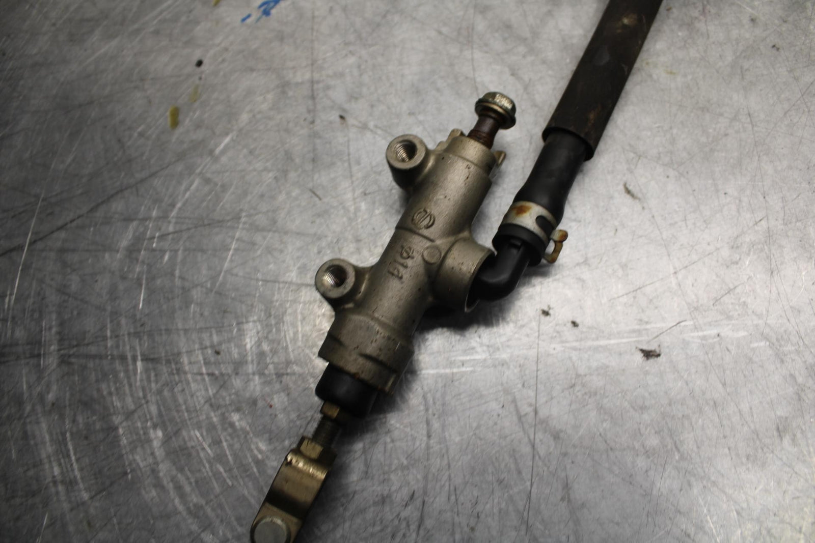 1996 Kawasaki Ninja 600R ZX600C REAR BACK BRAKE MASTER CYLINDER W RESERVOIR BB35