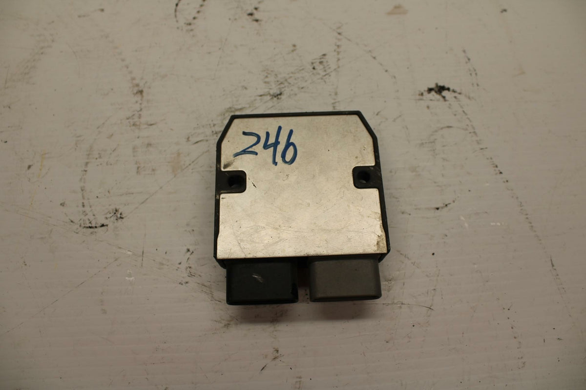 99 YAMAHA YZF R6 RECTIFIER VOLTAGE REGULATOR 4JH-81960-01-00 BB246