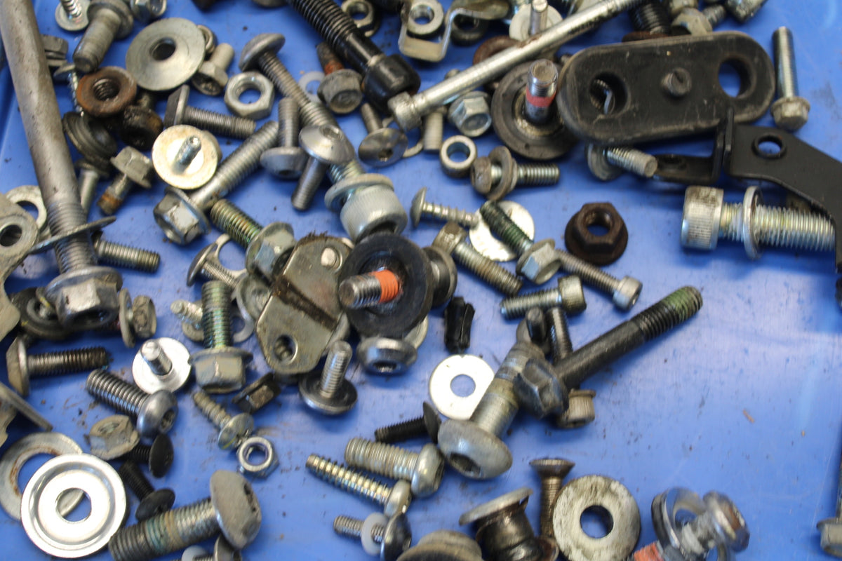 09-15 YAMAHA FZ6R ENGINE MOUNTING BOLTS HARDWARE MOTOR SCREWS BB686