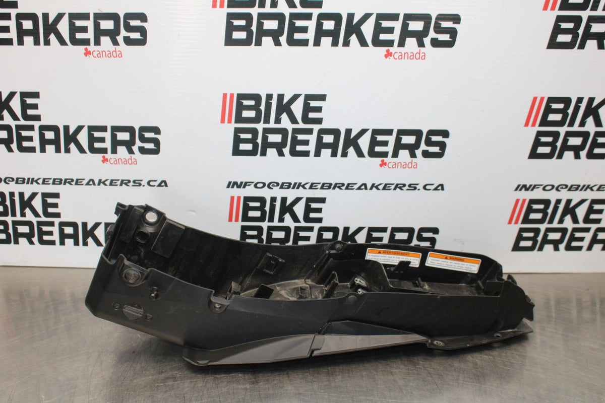 23-24 YAMAHA MT-07 REAR BACK TAIL UNDERTAIL BATTERY TRAY PLASTIC BB194