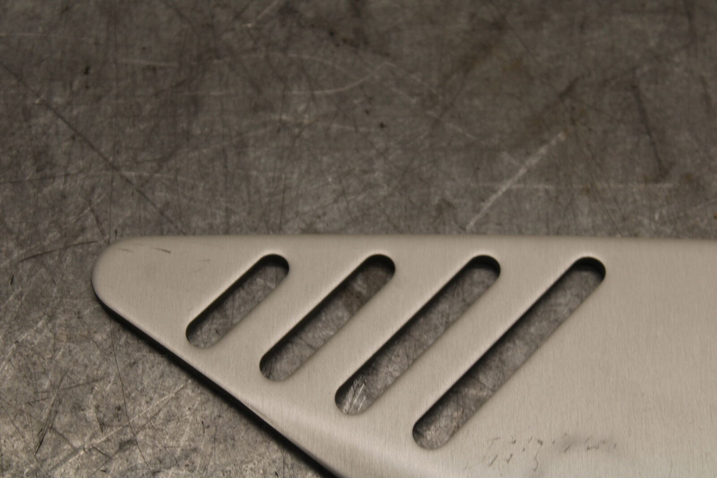 13-18 KAWASAKI NINJA ZX6R RIGHT REARSET REAR SET HEEL GUARD COVER  BB682