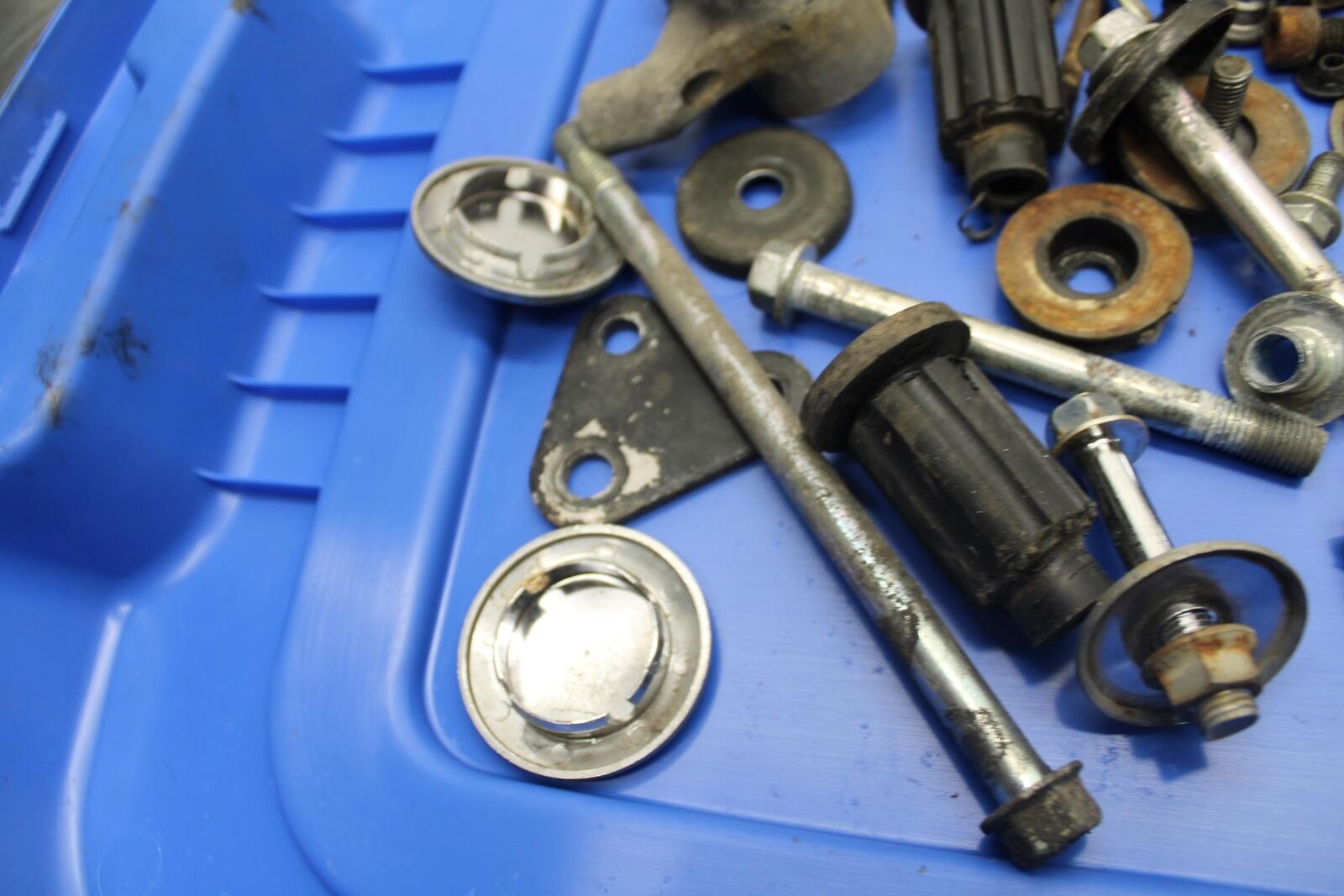 1996 Kawasaki Ninja 600R ZX600C LEFTOVER MOUNTING BOLTS HARDWARE BB35