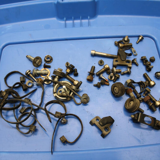 91-92 SUZUKI GSXR1100 GSXR 1100M BOLT LEFTOVER BRACKET BB435