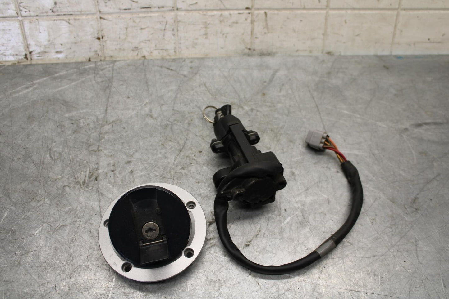 2017 Suzuki GSXR600 IGNITION LOCK W KEY GAS CAP BB527