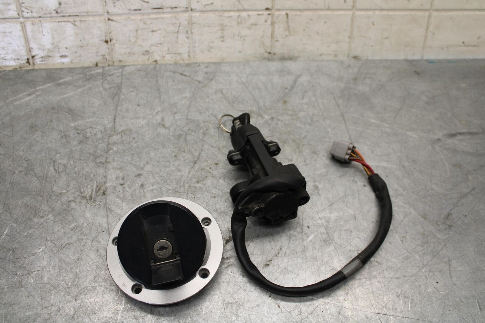 2017 Suzuki GSXR600 IGNITION LOCK W KEY GAS CAP BB527