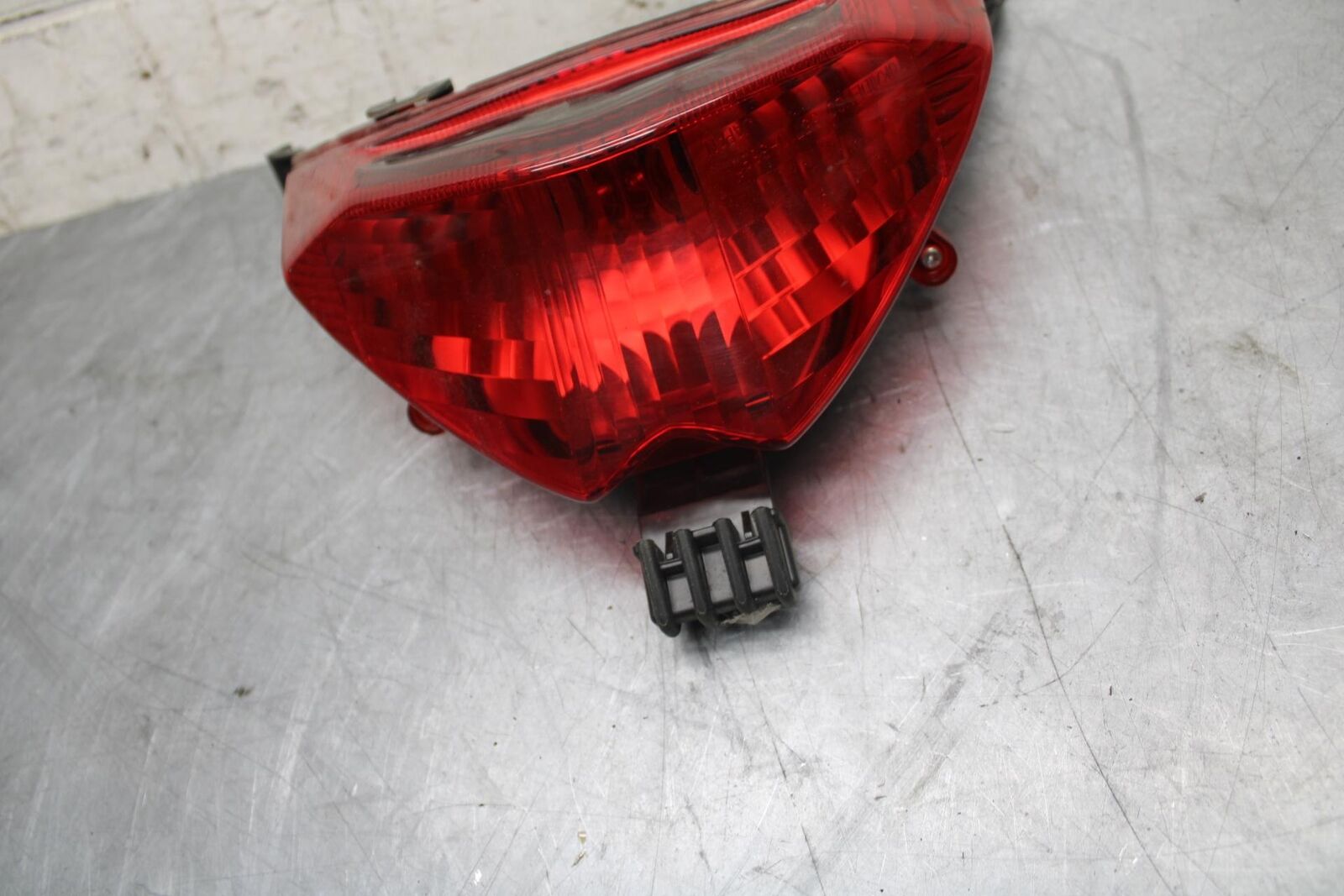 2016 Suzuki Bandit  GSF1250SA ABS REAR TAIL TAILLIGHT BACK BRAKE LIGHT BB509