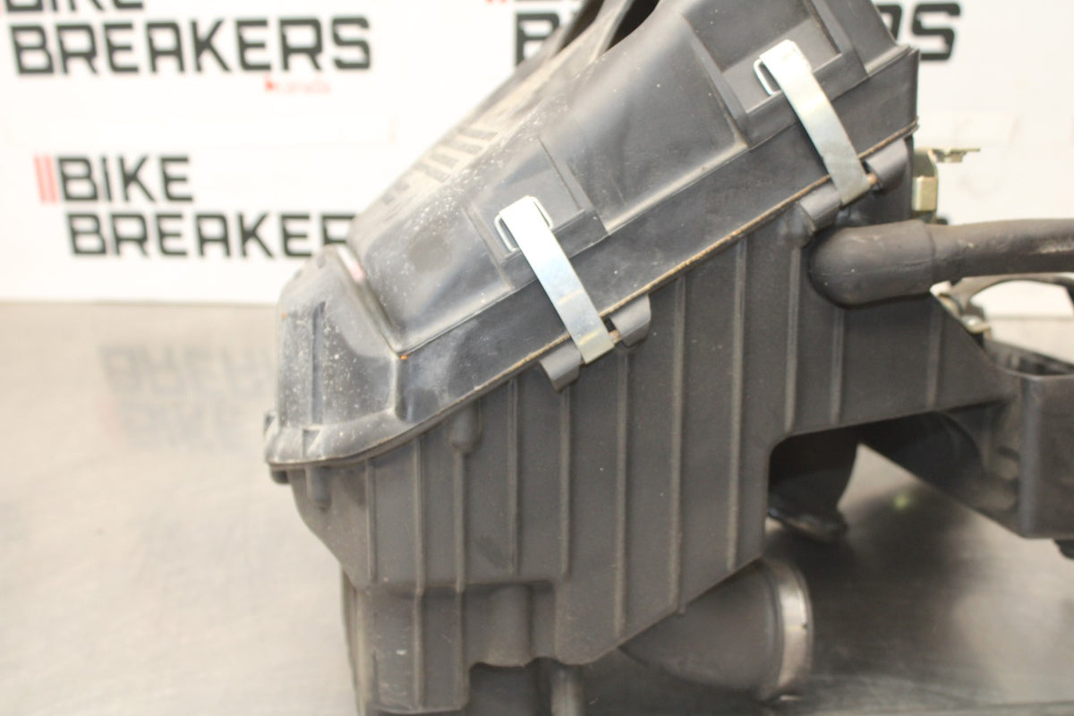 05 DUCATI SUPERSPORT 800 AIRBOX AIR INTAKE FILTER BOX BB913