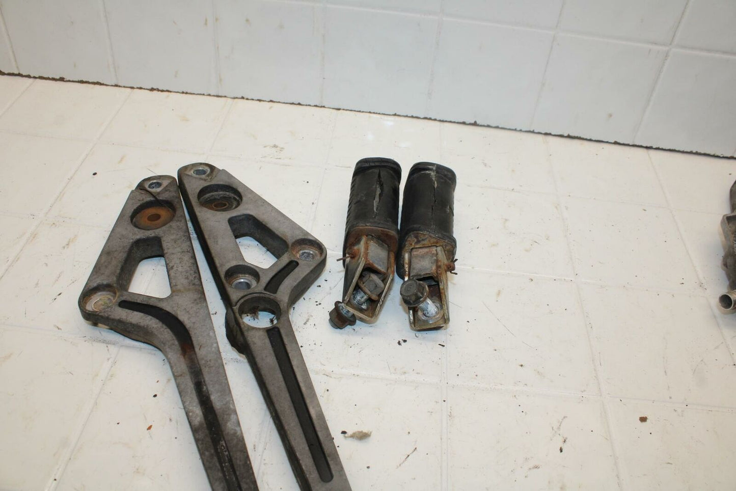 80-83 YAMAHA MAXIM 650 XJ650 FOOT PEG SUPPORTS BB403