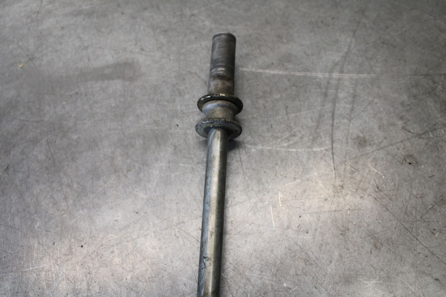 05-09 SUZUKI BOULEVARD C90 FRONT WHEEL RIM AXLE PIVOT BOLT BB692