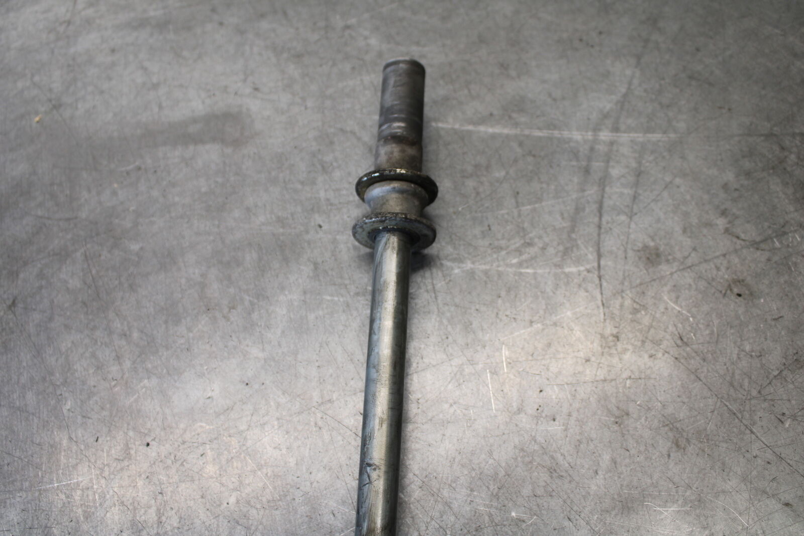 05-09 SUZUKI BOULEVARD C90 FRONT WHEEL RIM AXLE PIVOT BOLT BB692