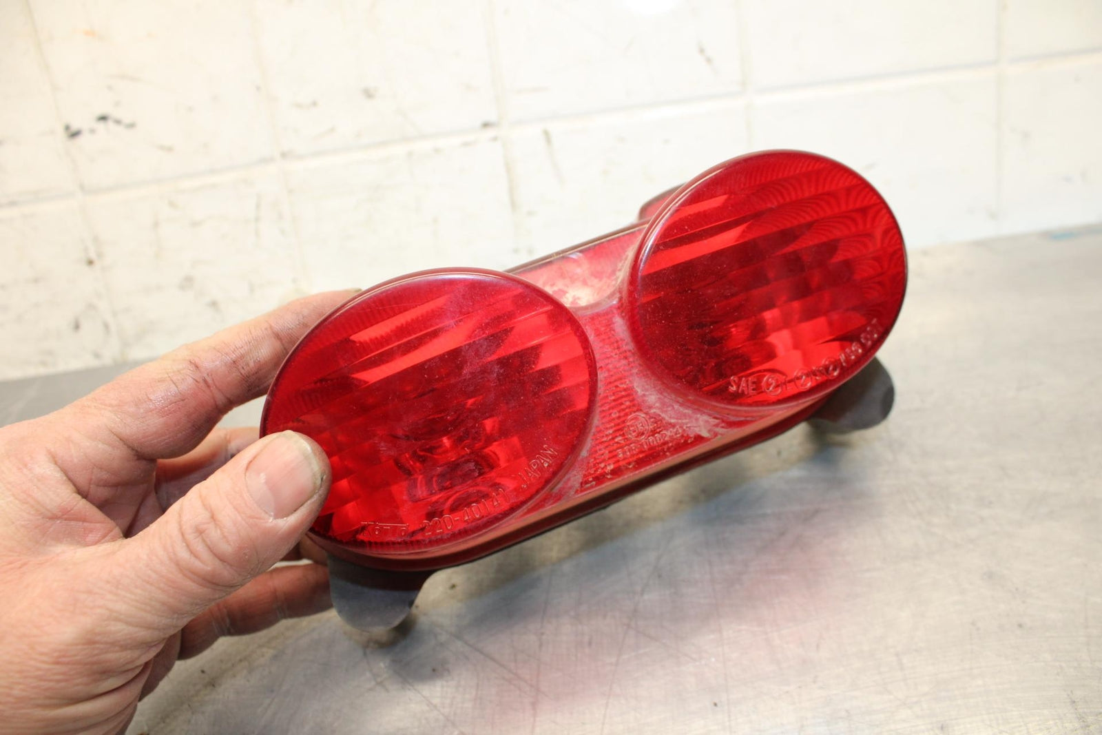 00-02 KAWASAKI NINJA ZX6R ZX600J REAR TAIL TAILLIGHT BACK BRAKE LIGHT BB489