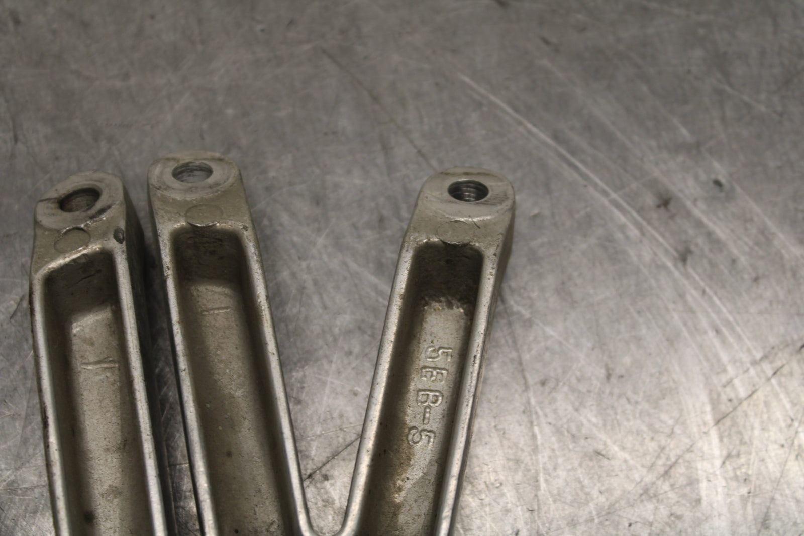 08-16 YAMAHA YZF R6 REAR BACK PASSENGER PEG SET PAIR BB131