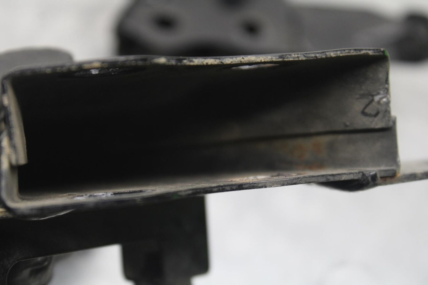 2009 Kawasaki Ninja 250R EX250J ENGINE MOUNT MOTOR BRACKET BB87