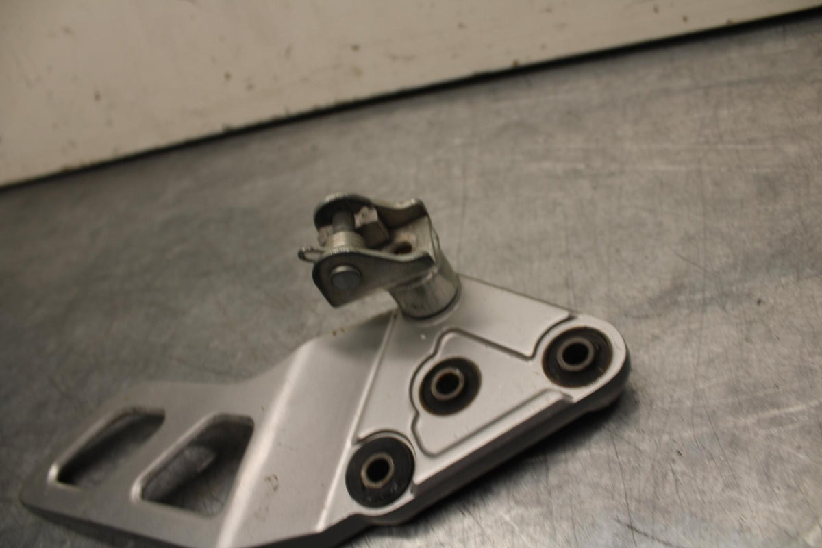 07-12 SUZUKI BANDIT GSF 650 F GSX650F LEFT REARSET REAR SET DRIVER FOOT PEG BB90
