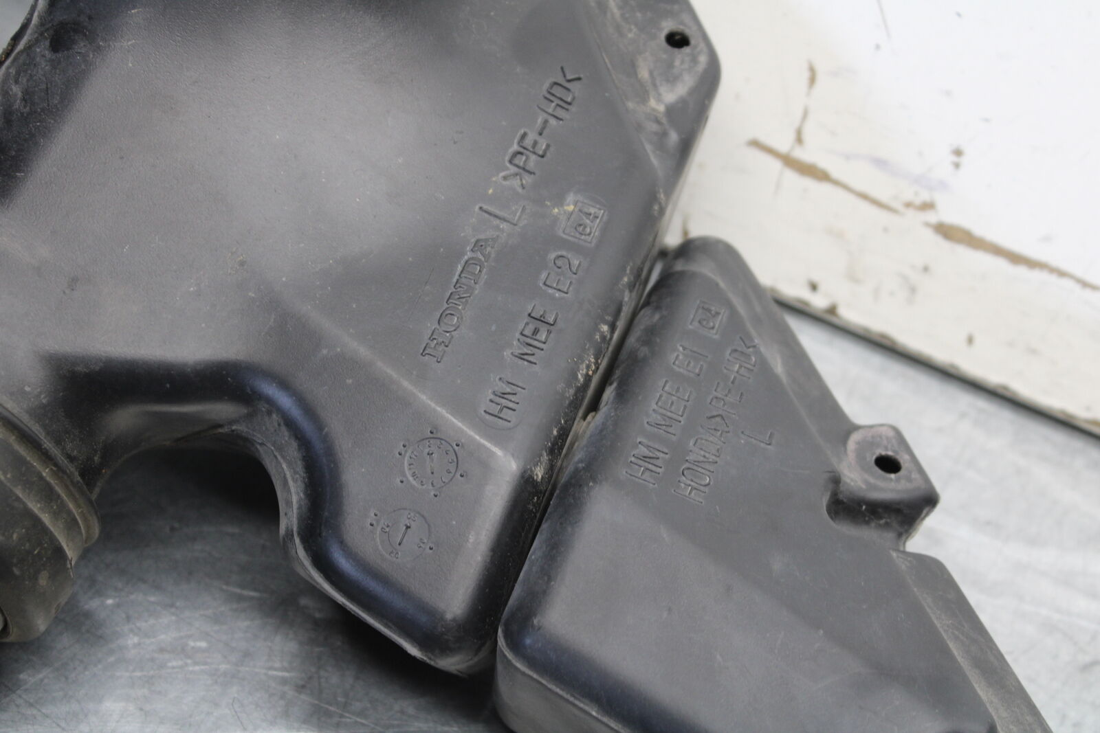 05-06 HONDA CBR600RR RIGHT LEFT INTAKE DUCTS 64330-MEE-A00 64335-MEE-940 BB655 