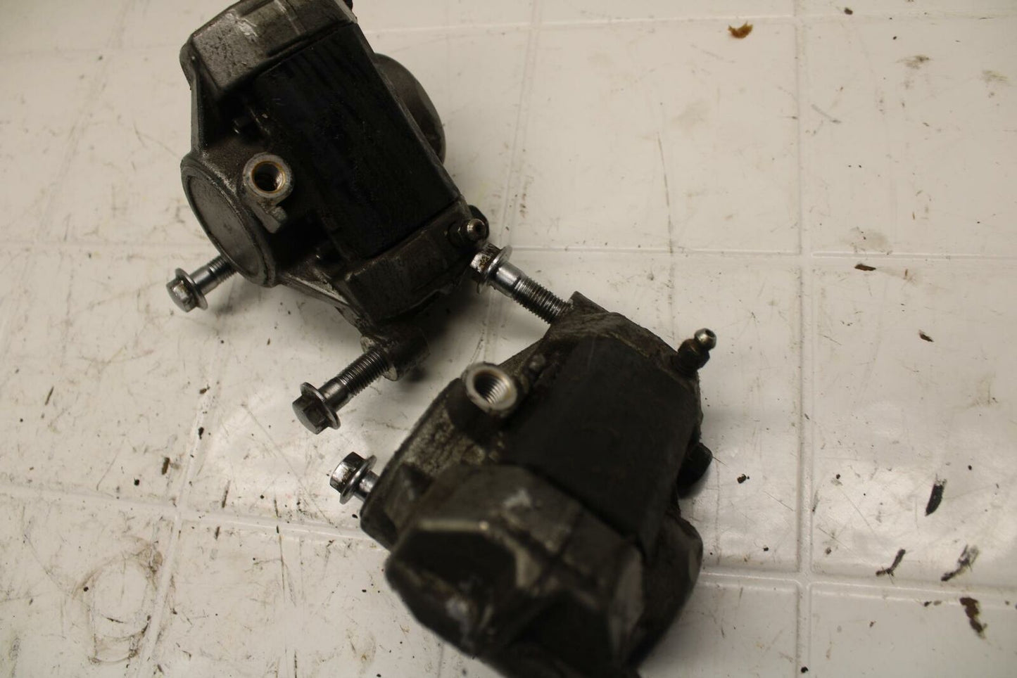 86-89 YAMAHA FJ1200 RIGHT LEFT FRONT BRAKE CALIPER SET PAIR CALIPERS BB11