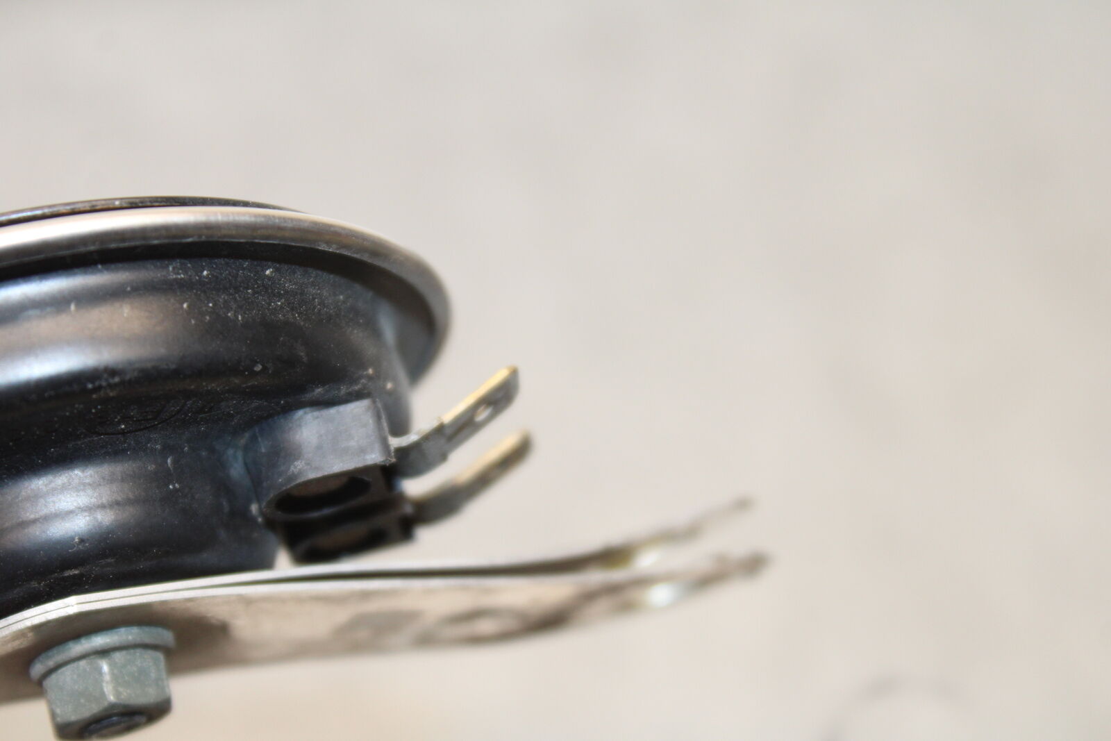 05-06 SUZUKI GSXR1000 HORN SIGNAL 38501-23E11 BB663