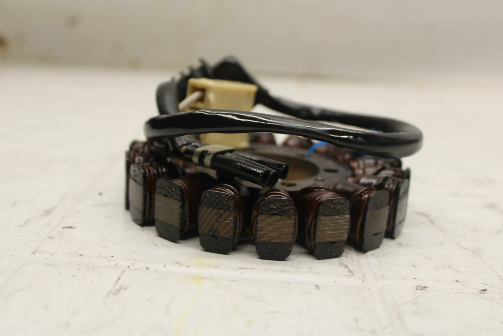 07 YAMAHA YZF R6 STATOR GENERATOR ALTERNATOR MAGNETO 2C0-81410-00-00 BB284 B