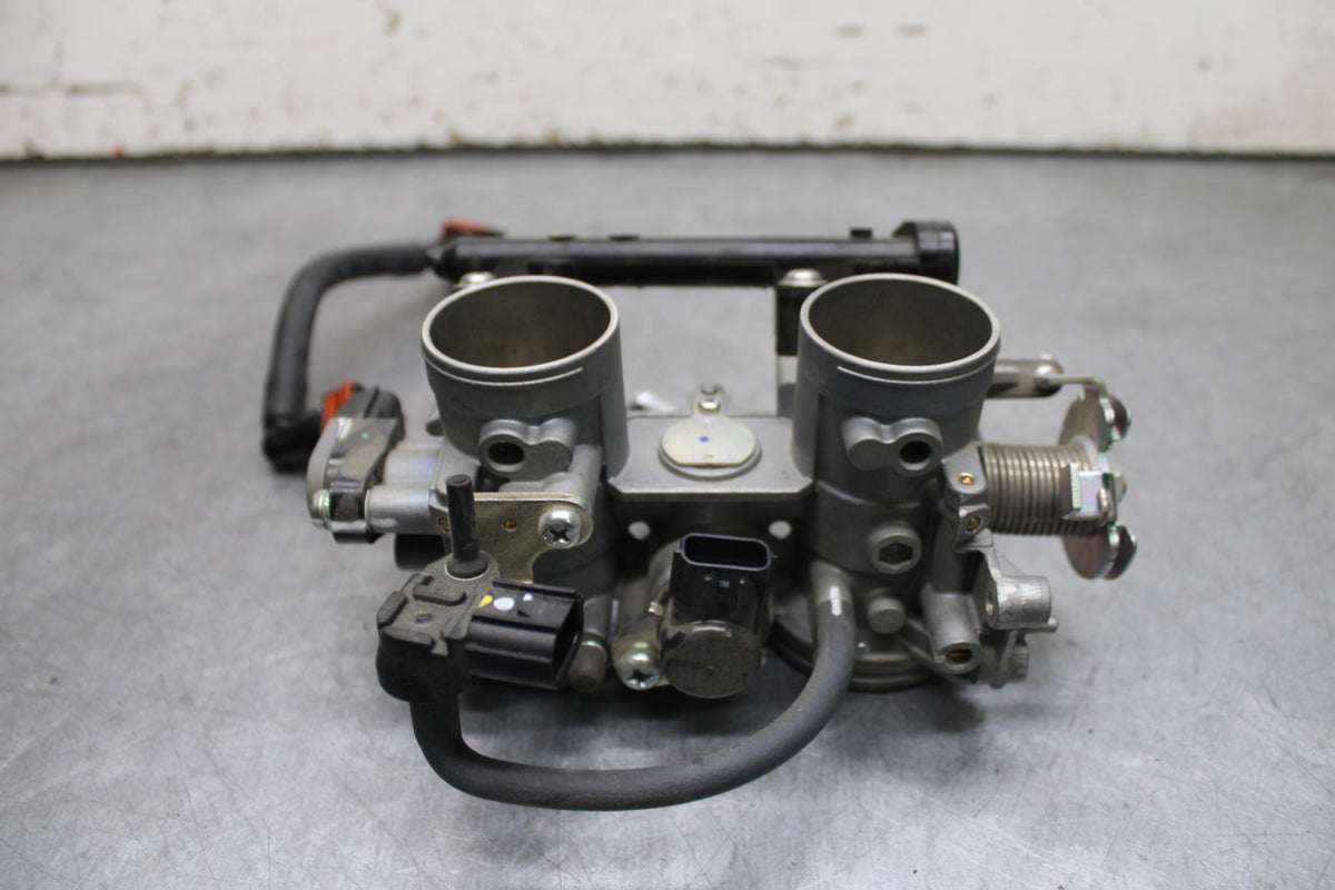 24 KAWASAKI NINJA 500 ABS MAIN FUEL INJECTORS / THROTTLE BODIES BB730