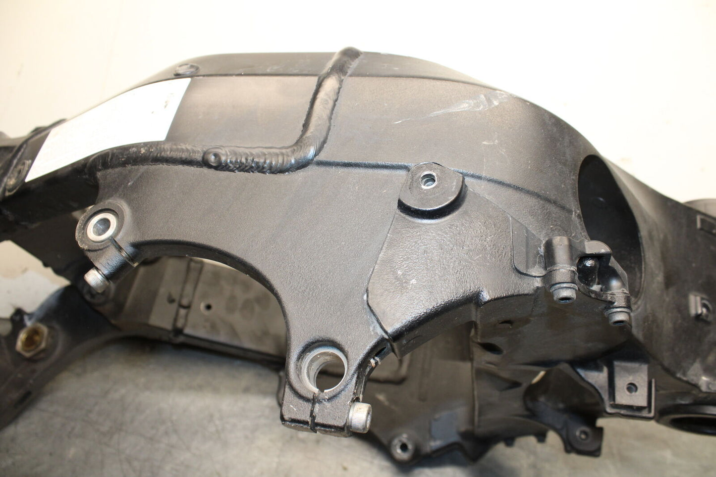 05-06 SUZUKI GSXR1000 FRAME CHASSIS BB677