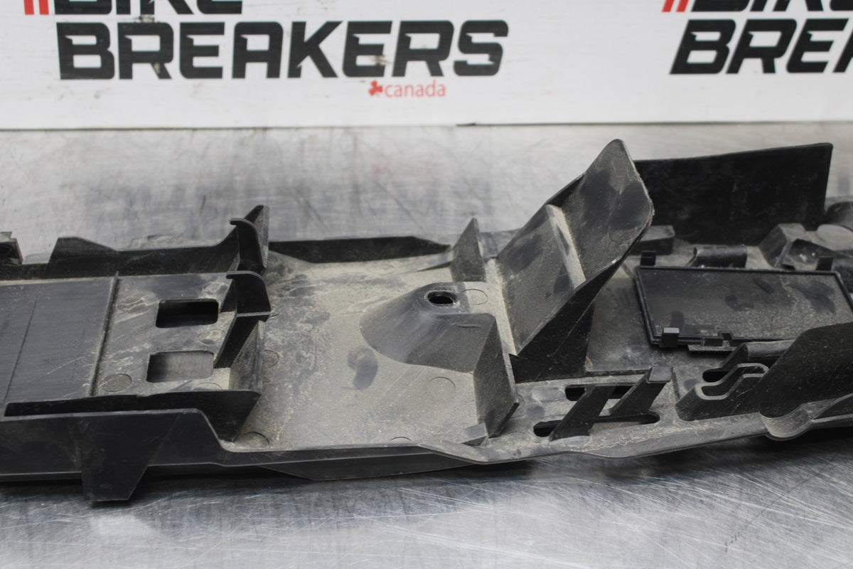 06-07 SUZUKI GSXR 600 REAR BACK TAIL UNDERTAIL BATTERY TRAY PLASTIC BB822