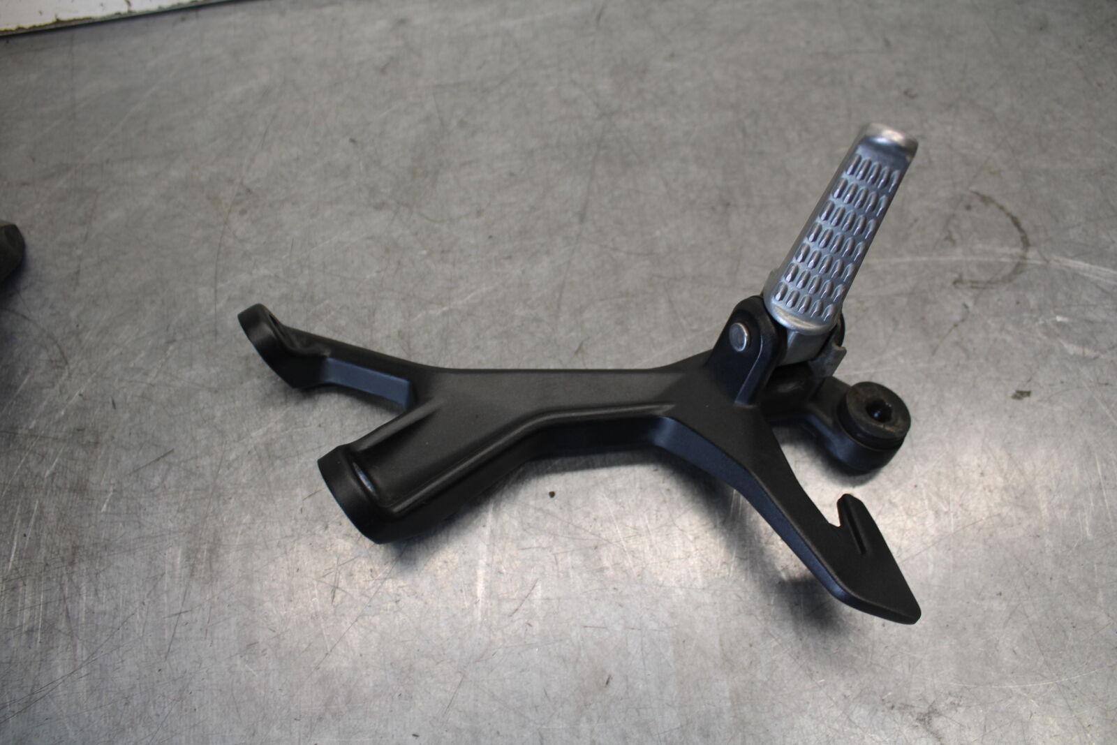 18-23 KAWASAKI NINJA 400 REAR BACK PASSENGER PEG SET PAIR BB679