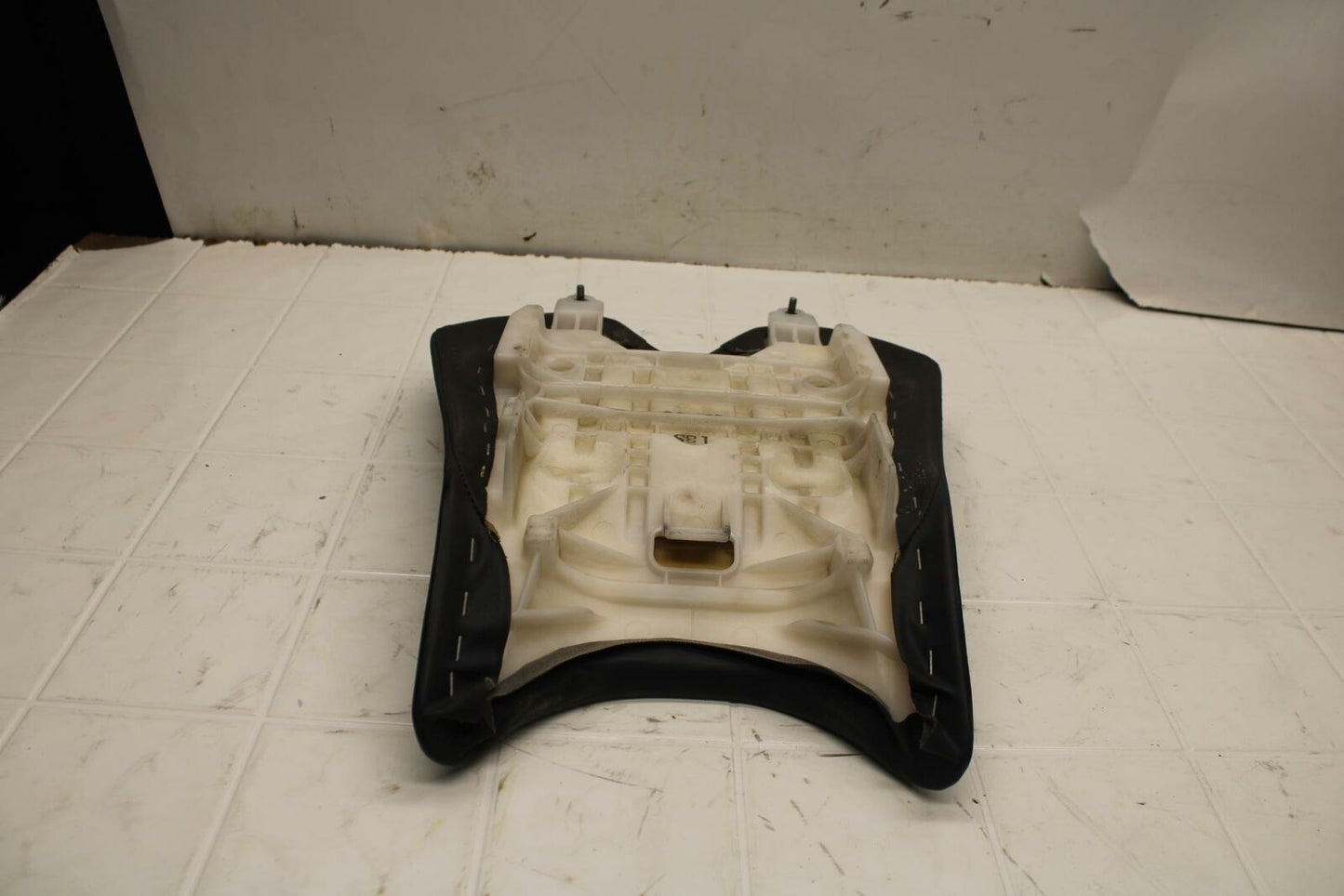 08-16 YAMAHA YZF R6 FRONT DRIVERS SEAT PAD SADDLE PILLION BB406