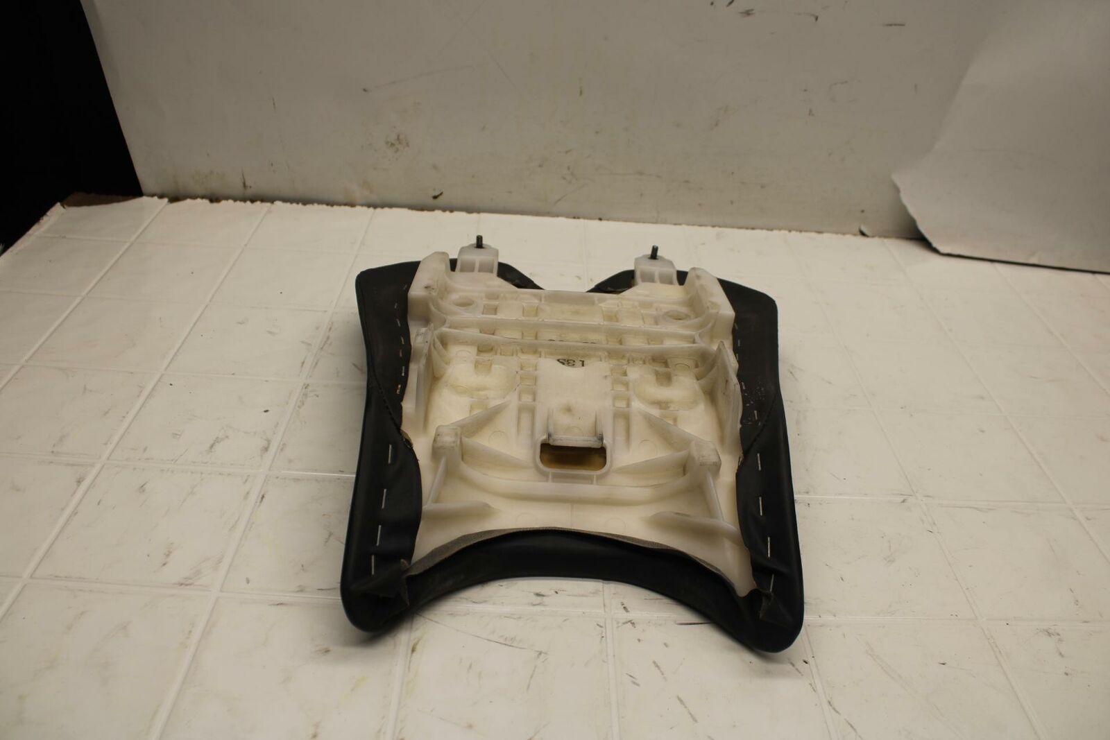 08-16 YAMAHA YZF R6 FRONT DRIVERS SEAT PAD SADDLE PILLION BB406