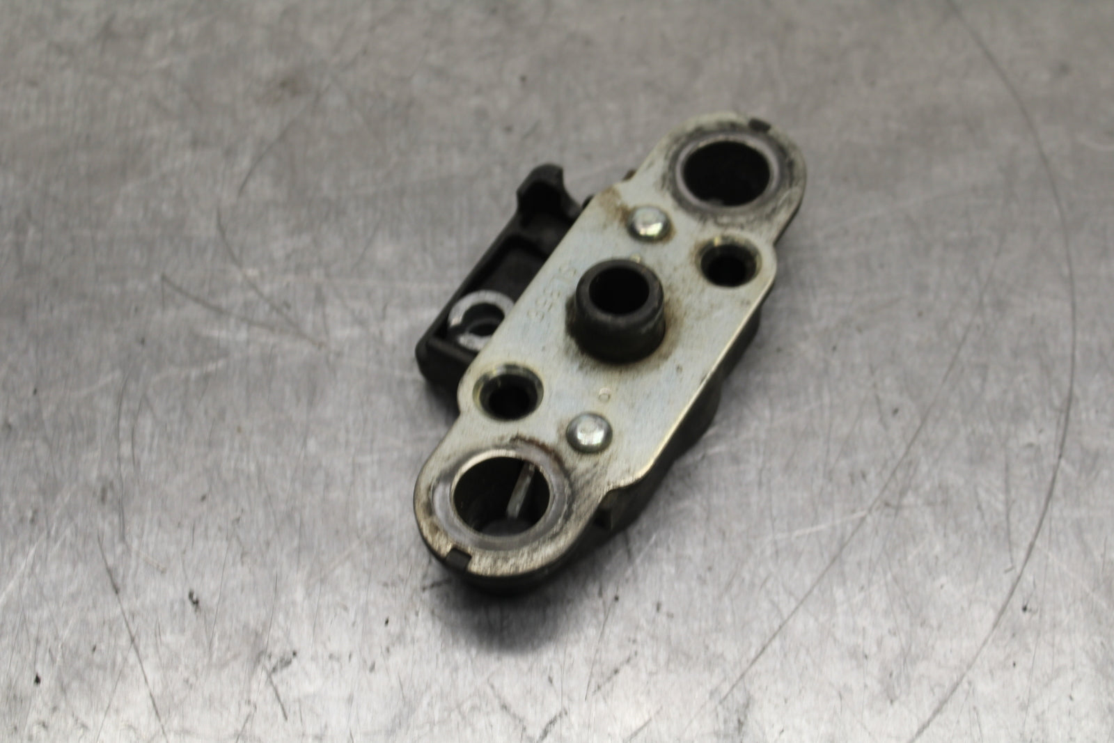 12-13 KAWASAKI Z1000 REAR PASSENGER SEAT LATCH LOCK ASSEMBLY BB743