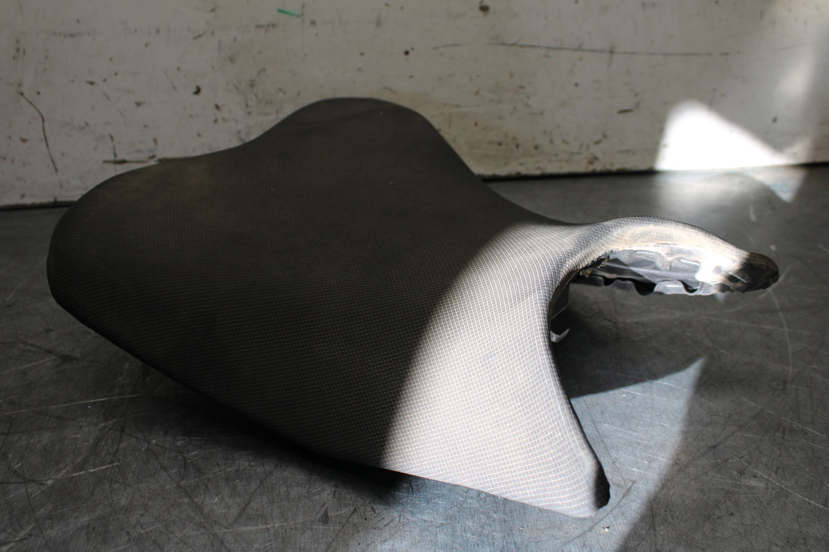 19-22 KAWASAKI Z400 FRONT DRIVERS SEAT PAD SADDLE PILLION BB708
