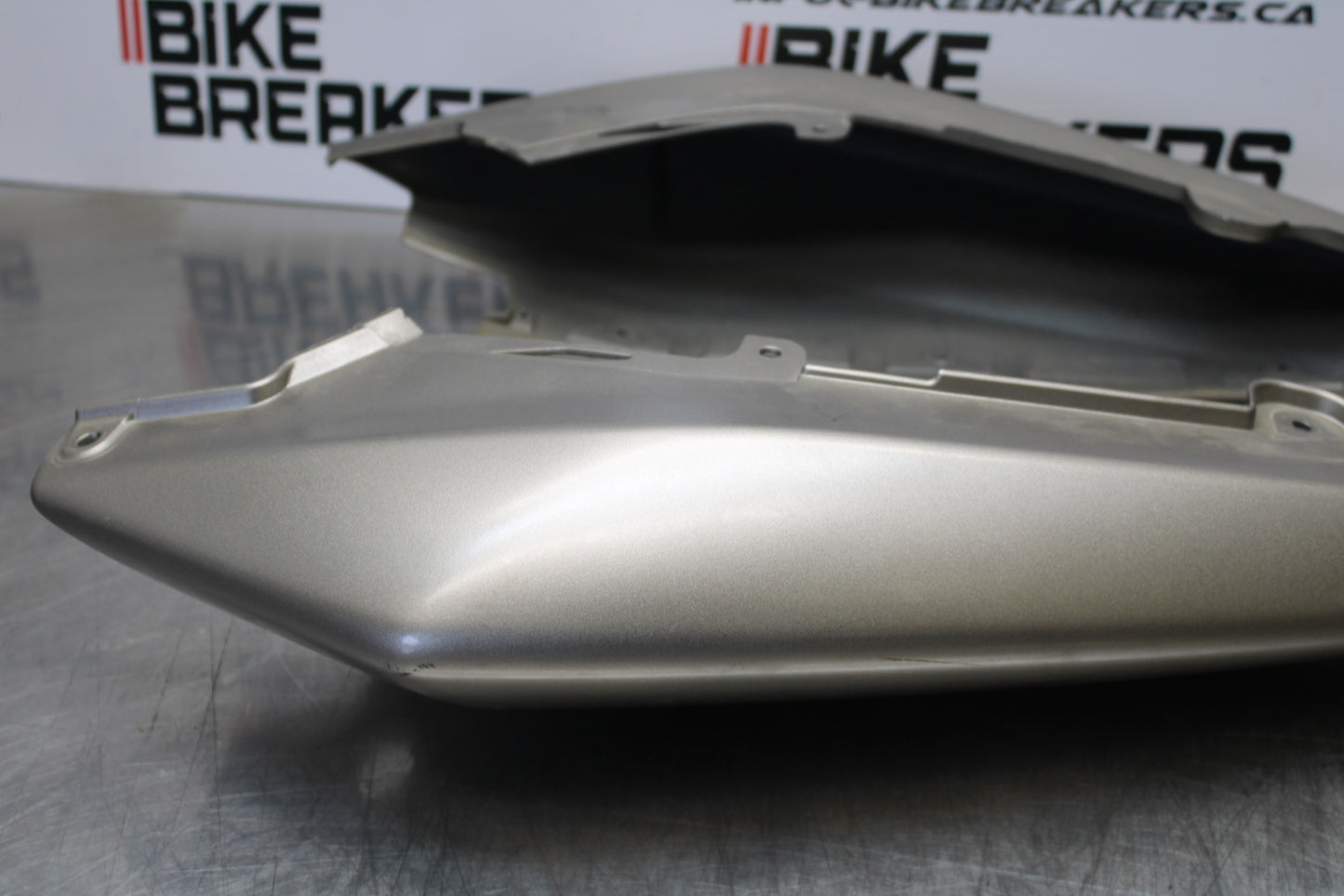 04-05 KAWASAKI NINJA ZX10R REAR BACK TAIL FAIRING COWL SHROUD BB163