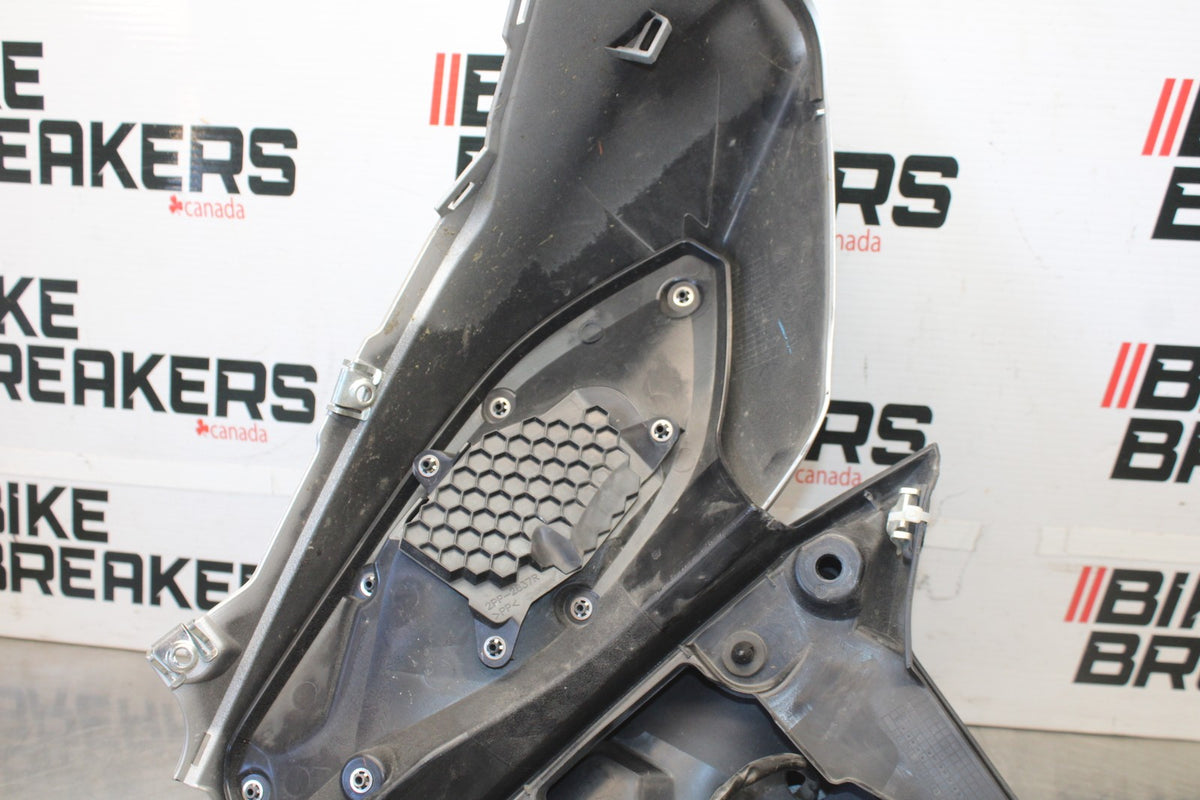 15-17 YAMAHA FJ09 RIGHT FRONT UPPER MID SIDE FAIRING COWL PLASTIC BB906